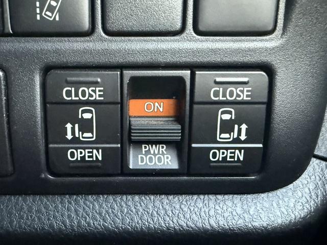 ノア ハイブリッドＳｉ　ダブルバイビー　禁煙車　純正９インチナビ　衝突軽減ブレーキ　両側電動スライドドア　フルセグ　バックカメラ　クルーズコントロール　ハーフレザー　シートヒーター　レーンキープ　ビューモニター．０　オートハイビーム（6枚目）