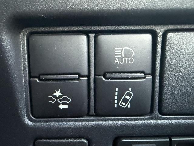 ノア ハイブリッドＳｉ　ダブルバイビー　禁煙車　純正９インチナビ　衝突軽減ブレーキ　両側電動スライドドア　フルセグ　バックカメラ　クルーズコントロール　ハーフレザー　シートヒーター　レーンキープ　ビューモニター．０　オートハイビーム（7枚目）