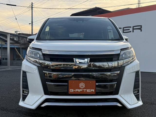 ノア ハイブリッドＳｉ　ダブルバイビー　禁煙車　純正９インチナビ　衝突軽減ブレーキ　両側電動スライドドア　フルセグ　バックカメラ　クルーズコントロール　ハーフレザー　シートヒーター　レーンキープ　ビューモニター．０　オートハイビーム（8枚目）