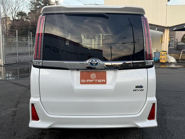 ノア ハイブリッドＳｉ　ダブルバイビー　禁煙車　純正９インチナビ　衝突軽減ブレーキ　両側電動スライドドア　フルセグ　バックカメラ　クルーズコントロール　ハーフレザー　シートヒーター　レーンキープ　ビューモニター．０　オートハイビーム（12枚目）