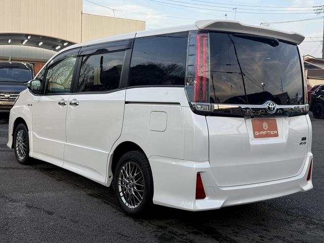 ノア ハイブリッドＳｉ　ダブルバイビー　禁煙車　純正９インチナビ　衝突軽減ブレーキ　両側電動スライドドア　フルセグ　バックカメラ　クルーズコントロール　ハーフレザー　シートヒーター　レーンキープ　ビューモニター．０　オートハイビーム（13枚目）
