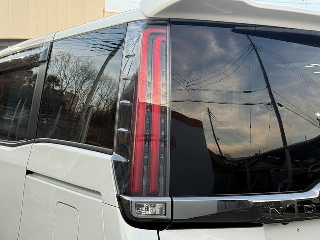 ノア ハイブリッドＳｉ　ダブルバイビー　禁煙車　純正９インチナビ　衝突軽減ブレーキ　両側電動スライドドア　フルセグ　バックカメラ　クルーズコントロール　ハーフレザー　シートヒーター　レーンキープ　ビューモニター．０　オートハイビーム（21枚目）