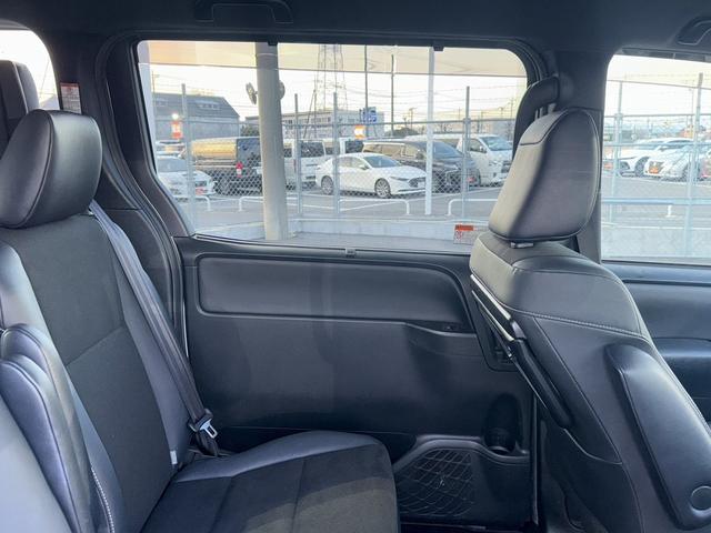 ノア ハイブリッドＳｉ　ダブルバイビー　禁煙車　純正９インチナビ　衝突軽減ブレーキ　両側電動スライドドア　フルセグ　バックカメラ　クルーズコントロール　ハーフレザー　シートヒーター　レーンキープ　ビューモニター．０　オートハイビーム（33枚目）