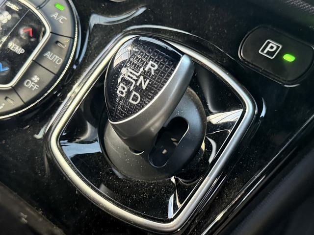 ノア ハイブリッドＳｉ　ダブルバイビー　禁煙車　純正９インチナビ　衝突軽減ブレーキ　両側電動スライドドア　フルセグ　バックカメラ　クルーズコントロール　ハーフレザー　シートヒーター　レーンキープ　ビューモニター．０　オートハイビーム（62枚目）