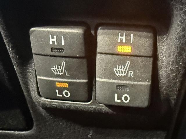 ノア ハイブリッドＳｉ　ダブルバイビー　禁煙車　純正９インチナビ　衝突軽減ブレーキ　両側電動スライドドア　フルセグ　バックカメラ　クルーズコントロール　ハーフレザー　シートヒーター　レーンキープ　ビューモニター．０　オートハイビーム（63枚目）