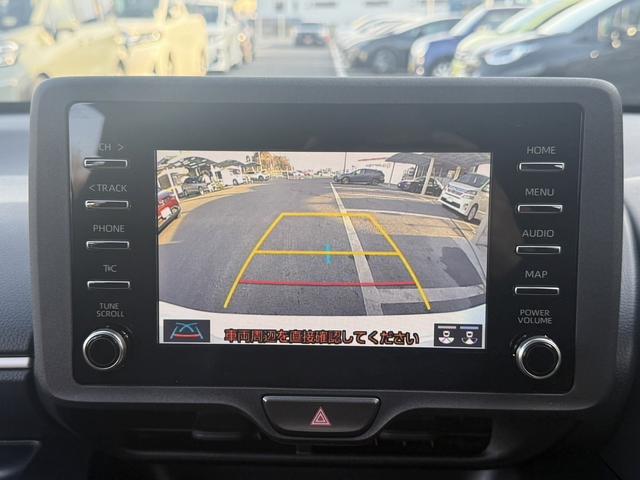 ヤリス Ｘ　禁煙車　純正ナビ　バックカメラ　衝突軽減ブレーキ　レーンアシスト　ビルトインＥＴＣ　クリアランスソナー　パーキングサポート　Ｂｌｕｅｔｏｏｔｈ接続　オートハイビーム　ＵＳＢ接続　スマートキー（4枚目）