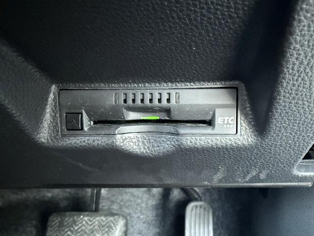 ヤリス Ｘ　禁煙車　純正ナビ　バックカメラ　衝突軽減ブレーキ　レーンアシスト　ビルトインＥＴＣ　クリアランスソナー　パーキングサポート　Ｂｌｕｅｔｏｏｔｈ接続　オートハイビーム　ＵＳＢ接続　スマートキー（7枚目）