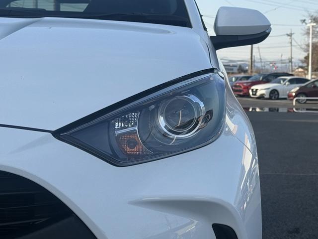 ヤリス Ｘ　禁煙車　純正ナビ　バックカメラ　衝突軽減ブレーキ　レーンアシスト　ビルトインＥＴＣ　クリアランスソナー　パーキングサポート　Ｂｌｕｅｔｏｏｔｈ接続　オートハイビーム　ＵＳＢ接続　スマートキー（17枚目）
