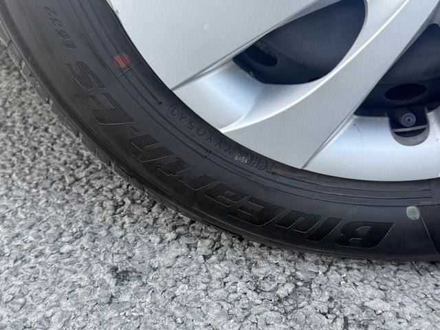 ヤリス Ｘ　禁煙車　純正ナビ　バックカメラ　衝突軽減ブレーキ　レーンアシスト　ビルトインＥＴＣ　クリアランスソナー　パーキングサポート　Ｂｌｕｅｔｏｏｔｈ接続　オートハイビーム　ＵＳＢ接続　スマートキー（27枚目）