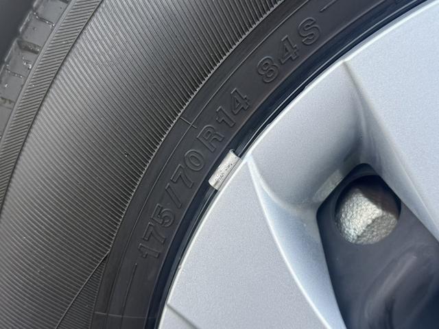 ヤリス Ｘ　禁煙車　純正ナビ　バックカメラ　衝突軽減ブレーキ　レーンアシスト　ビルトインＥＴＣ　クリアランスソナー　パーキングサポート　Ｂｌｕｅｔｏｏｔｈ接続　オートハイビーム　ＵＳＢ接続　スマートキー（28枚目）