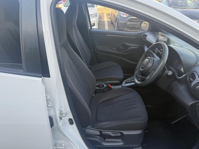 ヤリス Ｘ　禁煙車　純正ナビ　バックカメラ　衝突軽減ブレーキ　レーンアシスト　ビルトインＥＴＣ　クリアランスソナー　パーキングサポート　Ｂｌｕｅｔｏｏｔｈ接続　オートハイビーム　ＵＳＢ接続　スマートキー（36枚目）