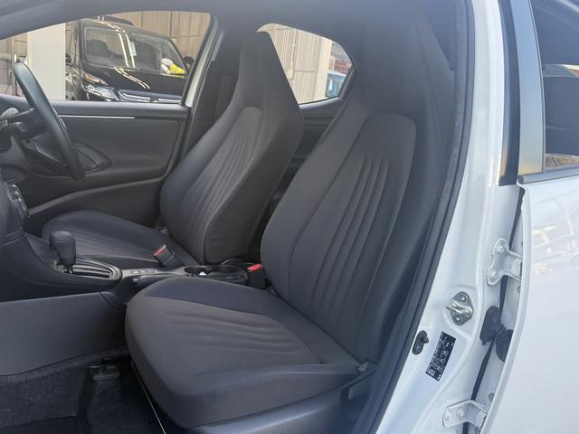 ヤリス Ｘ　禁煙車　純正ナビ　バックカメラ　衝突軽減ブレーキ　レーンアシスト　ビルトインＥＴＣ　クリアランスソナー　パーキングサポート　Ｂｌｕｅｔｏｏｔｈ接続　オートハイビーム　ＵＳＢ接続　スマートキー（43枚目）