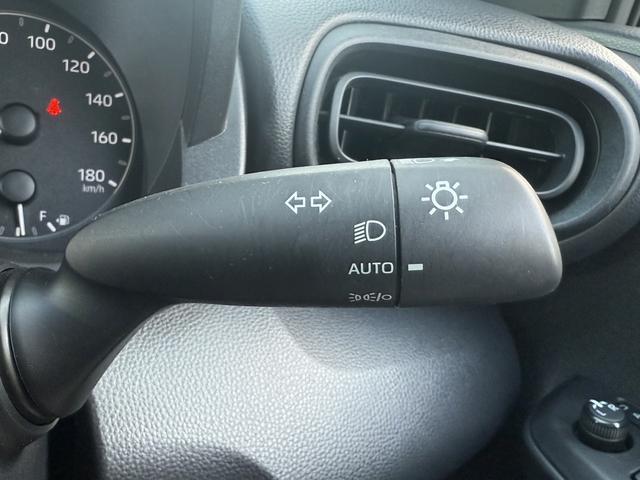 ヤリス Ｘ　禁煙車　純正ナビ　バックカメラ　衝突軽減ブレーキ　レーンアシスト　ビルトインＥＴＣ　クリアランスソナー　パーキングサポート　Ｂｌｕｅｔｏｏｔｈ接続　オートハイビーム　ＵＳＢ接続　スマートキー（49枚目）