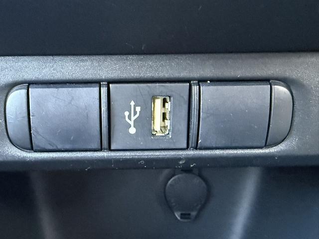 ヤリス Ｘ　禁煙車　純正ナビ　バックカメラ　衝突軽減ブレーキ　レーンアシスト　ビルトインＥＴＣ　クリアランスソナー　パーキングサポート　Ｂｌｕｅｔｏｏｔｈ接続　オートハイビーム　ＵＳＢ接続　スマートキー（56枚目）