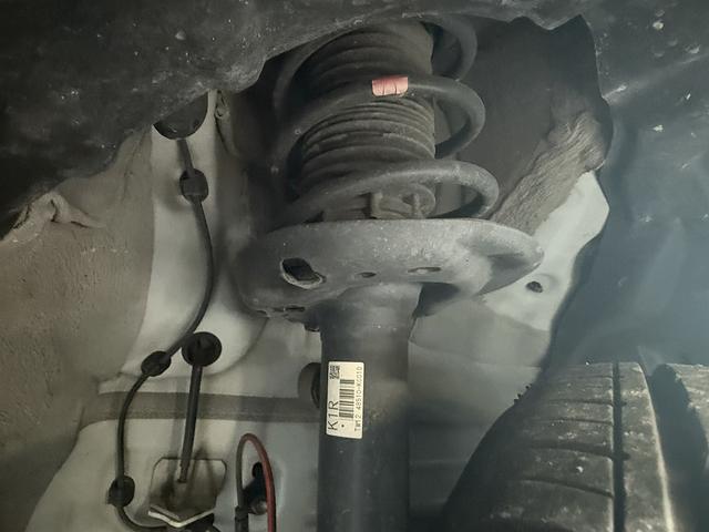 ヤリス Ｘ　禁煙車　純正ナビ　バックカメラ　衝突軽減ブレーキ　レーンアシスト　ビルトインＥＴＣ　クリアランスソナー　パーキングサポート　Ｂｌｕｅｔｏｏｔｈ接続　オートハイビーム　ＵＳＢ接続　スマートキー（66枚目）