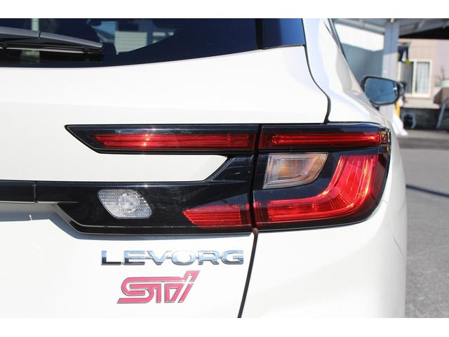 レヴォーグ ＳＴＩスポーツ　ＥＸ　禁煙車　本革シート　アイサイトＸ　純正１１．６インチナビ　フルセグ　フロントサイドバックカメラ　レーダークルーズコントロール　衝突軽減　クリアランスソナー　電動リアゲート　シートヒーター　パワーシート（20枚目）