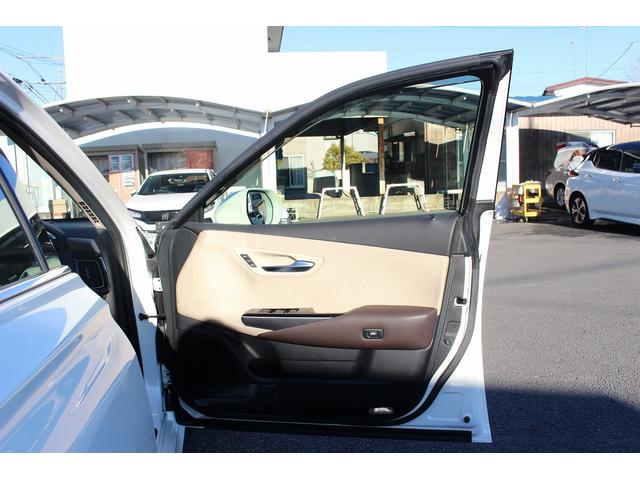 クラウンハイブリッド Ｇ　禁煙車　純正８インチナビ　ビルトインＥＴＣ２．０　バックカメラ　ブラインドスポットモニター　レーダークルーズ　マイコンプリセットドライビングポジションシステム　シートヒーター　クリアランスソナー（31枚目）