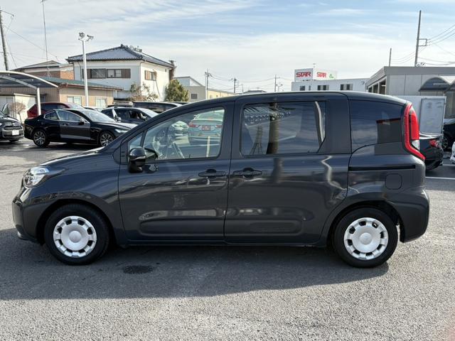 シエンタ ハイブリッドＧ　両側電動スライドドア　禁煙車　純正８インチディスプレイオーディオ　バックカメラ　レーダークルーズコントロール　ブラインドスポットモニター　ＬＥＤヘッドライト　オートハイビーム　Ｂｌｕｅｔｏｏｔｈ接続（12枚目）