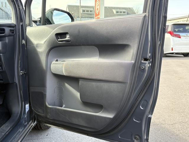 シエンタ ハイブリッドＧ　両側電動スライドドア　禁煙車　純正８インチディスプレイオーディオ　バックカメラ　レーダークルーズコントロール　ブラインドスポットモニター　ＬＥＤヘッドライト　オートハイビーム　Ｂｌｕｅｔｏｏｔｈ接続（28枚目）