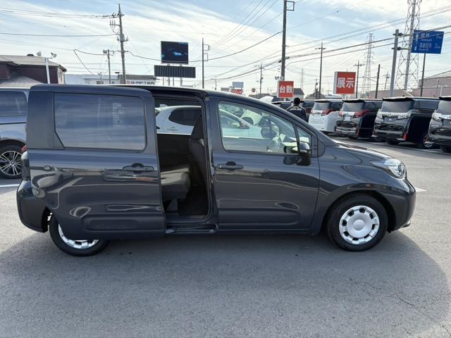 シエンタ ハイブリッドＧ　両側電動スライドドア　禁煙車　純正８インチディスプレイオーディオ　バックカメラ　レーダークルーズコントロール　ブラインドスポットモニター　ＬＥＤヘッドライト　オートハイビーム　Ｂｌｕｅｔｏｏｔｈ接続（29枚目）