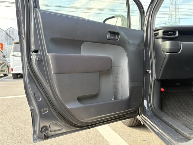 シエンタ ハイブリッドＧ　両側電動スライドドア　禁煙車　純正８インチディスプレイオーディオ　バックカメラ　レーダークルーズコントロール　ブラインドスポットモニター　ＬＥＤヘッドライト　オートハイビーム　Ｂｌｕｅｔｏｏｔｈ接続（30枚目）