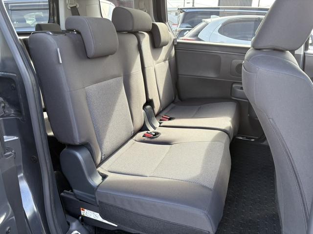 シエンタ ハイブリッドＧ　両側電動スライドドア　禁煙車　純正８インチディスプレイオーディオ　バックカメラ　レーダークルーズコントロール　ブラインドスポットモニター　ＬＥＤヘッドライト　オートハイビーム　Ｂｌｕｅｔｏｏｔｈ接続（33枚目）