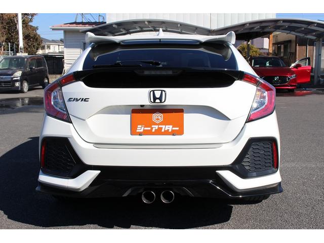 シビック ハッチバック　ホンダセンシング　６ＭＴ　社外ナビ　フルセグ　衝突軽減ブレーキ　レーダークルーズコントロール　シートヒーター　ホンダセンシング　ＬＥＤヘッドライト　フォグライト　ＥＴＣ　純正アルミホイール　スマートキー　電動格納ミラー（10枚目）