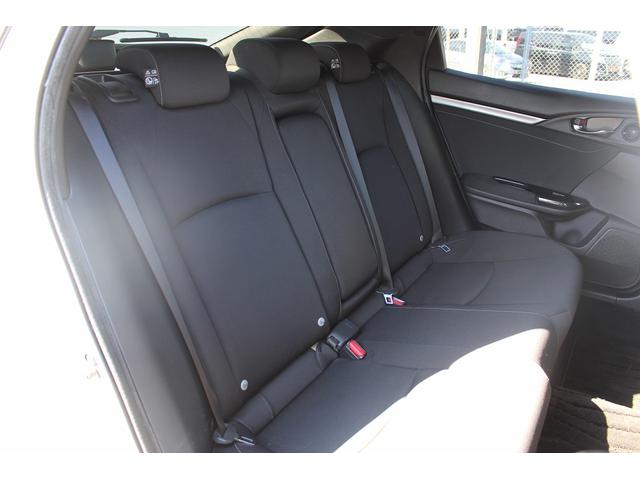 シビック ハッチバック　ホンダセンシング　６ＭＴ　社外ナビ　フルセグ　衝突軽減ブレーキ　レーダークルーズコントロール　シートヒーター　ホンダセンシング　ＬＥＤヘッドライト　フォグライト　ＥＴＣ　純正アルミホイール　スマートキー　電動格納ミラー（16枚目）