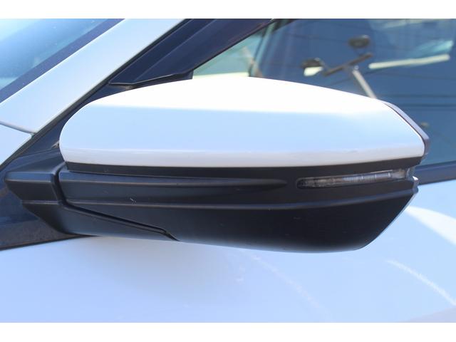 シビック ハッチバック　ホンダセンシング　６ＭＴ　社外ナビ　フルセグ　衝突軽減ブレーキ　レーダークルーズコントロール　シートヒーター　ホンダセンシング　ＬＥＤヘッドライト　フォグライト　ＥＴＣ　純正アルミホイール　スマートキー　電動格納ミラー（29枚目）