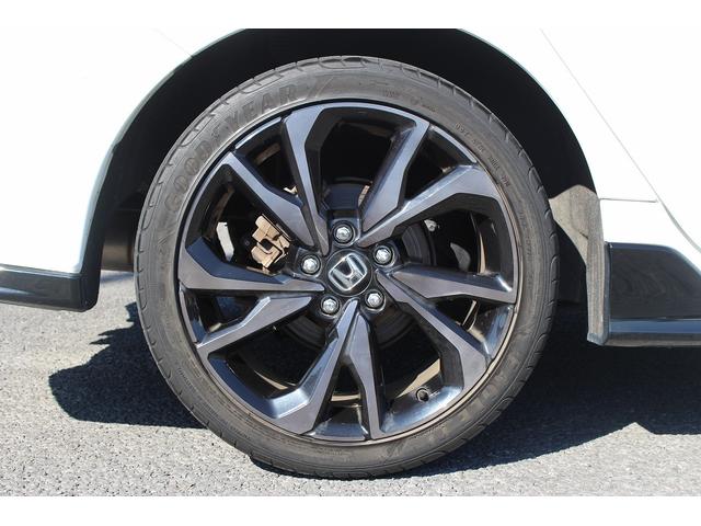 シビック ハッチバック　ホンダセンシング　６ＭＴ　社外ナビ　フルセグ　衝突軽減ブレーキ　レーダークルーズコントロール　シートヒーター　ホンダセンシング　ＬＥＤヘッドライト　フォグライト　ＥＴＣ　純正アルミホイール　スマートキー　電動格納ミラー（31枚目）