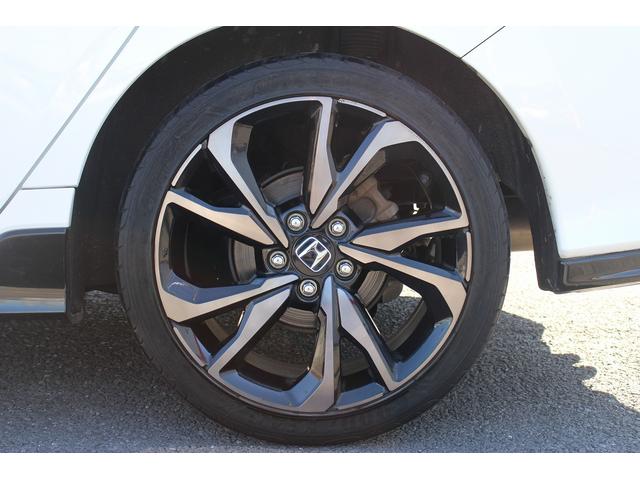 シビック ハッチバック　ホンダセンシング　６ＭＴ　社外ナビ　フルセグ　衝突軽減ブレーキ　レーダークルーズコントロール　シートヒーター　ホンダセンシング　ＬＥＤヘッドライト　フォグライト　ＥＴＣ　純正アルミホイール　スマートキー　電動格納ミラー（32枚目）