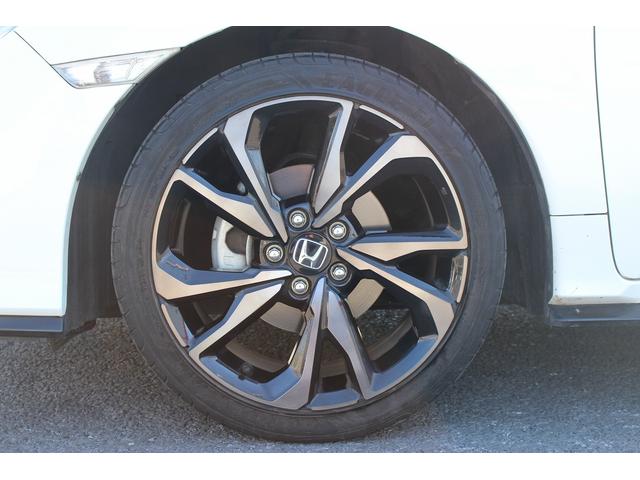 シビック ハッチバック　ホンダセンシング　６ＭＴ　社外ナビ　フルセグ　衝突軽減ブレーキ　レーダークルーズコントロール　シートヒーター　ホンダセンシング　ＬＥＤヘッドライト　フォグライト　ＥＴＣ　純正アルミホイール　スマートキー　電動格納ミラー（33枚目）