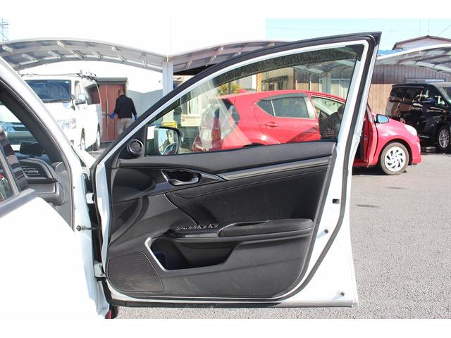 シビック ハッチバック　ホンダセンシング　６ＭＴ　社外ナビ　フルセグ　衝突軽減ブレーキ　レーダークルーズコントロール　シートヒーター　ホンダセンシング　ＬＥＤヘッドライト　フォグライト　ＥＴＣ　純正アルミホイール　スマートキー　電動格納ミラー（37枚目）