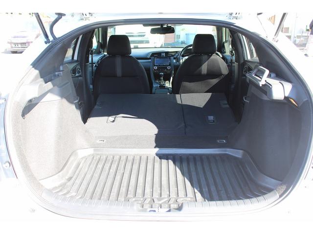 シビック ハッチバック　ホンダセンシング　６ＭＴ　社外ナビ　フルセグ　衝突軽減ブレーキ　レーダークルーズコントロール　シートヒーター　ホンダセンシング　ＬＥＤヘッドライト　フォグライト　ＥＴＣ　純正アルミホイール　スマートキー　電動格納ミラー（40枚目）