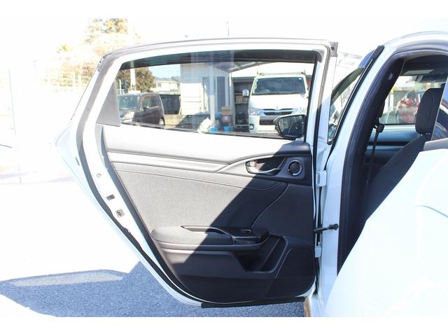 シビック ハッチバック　ホンダセンシング　６ＭＴ　社外ナビ　フルセグ　衝突軽減ブレーキ　レーダークルーズコントロール　シートヒーター　ホンダセンシング　ＬＥＤヘッドライト　フォグライト　ＥＴＣ　純正アルミホイール　スマートキー　電動格納ミラー（41枚目）