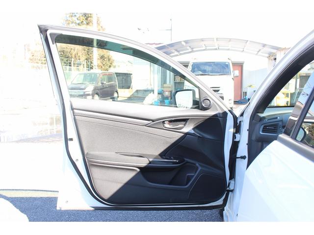 シビック ハッチバック　ホンダセンシング　６ＭＴ　社外ナビ　フルセグ　衝突軽減ブレーキ　レーダークルーズコントロール　シートヒーター　ホンダセンシング　ＬＥＤヘッドライト　フォグライト　ＥＴＣ　純正アルミホイール　スマートキー　電動格納ミラー（42枚目）