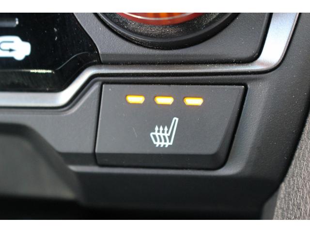 シビック ハッチバック　ホンダセンシング　６ＭＴ　社外ナビ　フルセグ　衝突軽減ブレーキ　レーダークルーズコントロール　シートヒーター　ホンダセンシング　ＬＥＤヘッドライト　フォグライト　ＥＴＣ　純正アルミホイール　スマートキー　電動格納ミラー（62枚目）