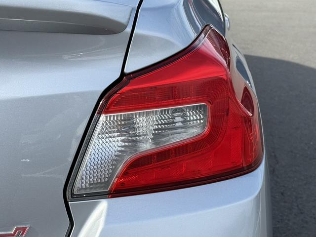 ＷＲＸ ＳＴＩ ＳＴＩ　タイプＳ　禁煙車　ワンオーナー　６速ＭＴ　フジツボマフラー　純正８インチナビ　フルセグ　バックカメラ　ハーフレザー　パワーシート　ＥＴＣ　Ｂｌｕｅｔｏｏｔｈ接続　ＳＴＩフルエアロ　ブラインドスポットモニター（13枚目）