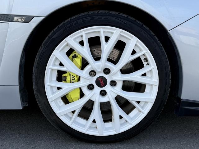ＷＲＸ ＳＴＩ ＳＴＩ　タイプＳ　禁煙車　ワンオーナー　６速ＭＴ　フジツボマフラー　純正８インチナビ　フルセグ　バックカメラ　ハーフレザー　パワーシート　ＥＴＣ　Ｂｌｕｅｔｏｏｔｈ接続　ＳＴＩフルエアロ　ブラインドスポットモニター（14枚目）
