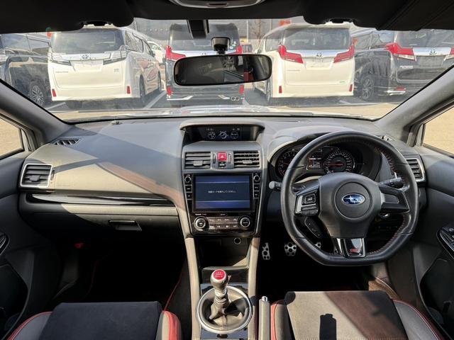 ＷＲＸ ＳＴＩ ＳＴＩ　タイプＳ　禁煙車　ワンオーナー　６速ＭＴ　フジツボマフラー　純正８インチナビ　フルセグ　バックカメラ　ハーフレザー　パワーシート　ＥＴＣ　Ｂｌｕｅｔｏｏｔｈ接続　ＳＴＩフルエアロ　ブラインドスポットモニター（18枚目）