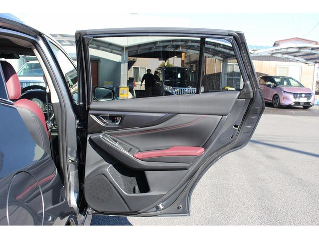 レヴォーグ ＳＴＩスポーツ　ＥＸ　禁煙車　サンルーフ　スマートリアビューミラー　本革シート　アイサイトＸ　純正１１．６インチナビ　フルセグ　フロントサイドバックカメラ　衝突軽減　クリアランスソアー　電動リアゲート　パワーシート　ＥＴＣ（32枚目）