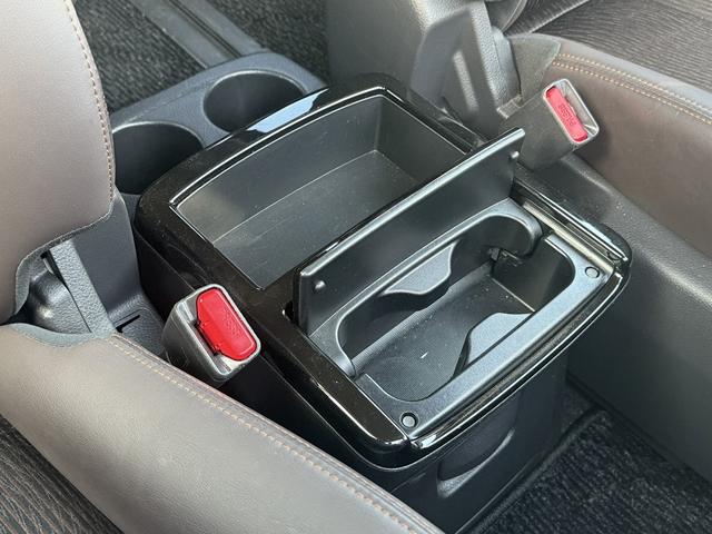 エルグランド ２５０ハイウェイスターＳ　純正ナビ　衝突軽減ブレーキ　両側電動スライドドア　バックカメラ　アダクティブクルーズコントロール　ハーフレザー　ＥＴＣ　ブラインドスポットモニター　クリアランスソナー　Ｂｌｕｅｔｏｏｔｈ　純正１８ＡＷ（64枚目）