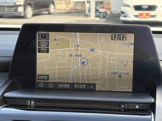 クラウンハイブリッド ＲＳアドバンス　サンルーフ　温冷機能付き黒革シート　禁煙車　デジタルインナーミラー　メーカーナビ　バックカメラ　フルセグＴＶ　レーダークルーズコントロール　ヘッドアップディスプレイ　ステアリングヒーター　ＥＴＣ（3枚目）