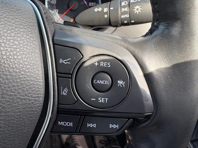 クラウンハイブリッド ＲＳアドバンス　サンルーフ　温冷機能付き黒革シート　禁煙車　デジタルインナーミラー　メーカーナビ　バックカメラ　フルセグＴＶ　レーダークルーズコントロール　ヘッドアップディスプレイ　ステアリングヒーター　ＥＴＣ（5枚目）