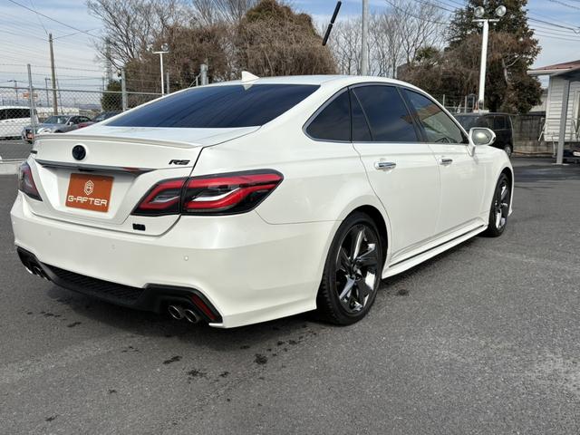 クラウンハイブリッド ＲＳアドバンス　サンルーフ　温冷機能付き黒革シート　禁煙車　デジタルインナーミラー　メーカーナビ　バックカメラ　フルセグＴＶ　レーダークルーズコントロール　ヘッドアップディスプレイ　ステアリングヒーター　ＥＴＣ（11枚目）