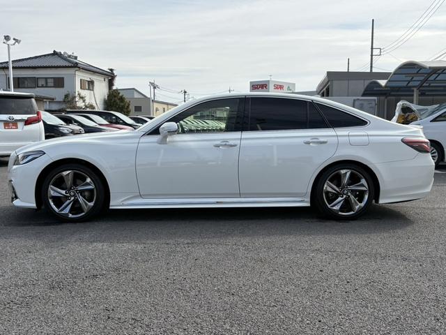 クラウンハイブリッド ＲＳアドバンス　サンルーフ　温冷機能付き黒革シート　禁煙車　デジタルインナーミラー　メーカーナビ　バックカメラ　フルセグＴＶ　レーダークルーズコントロール　ヘッドアップディスプレイ　ステアリングヒーター　ＥＴＣ（14枚目）