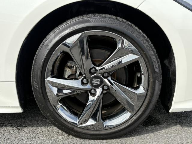 クラウンハイブリッド ＲＳアドバンス　サンルーフ　温冷機能付き黒革シート　禁煙車　デジタルインナーミラー　メーカーナビ　バックカメラ　フルセグＴＶ　レーダークルーズコントロール　ヘッドアップディスプレイ　ステアリングヒーター　ＥＴＣ（16枚目）