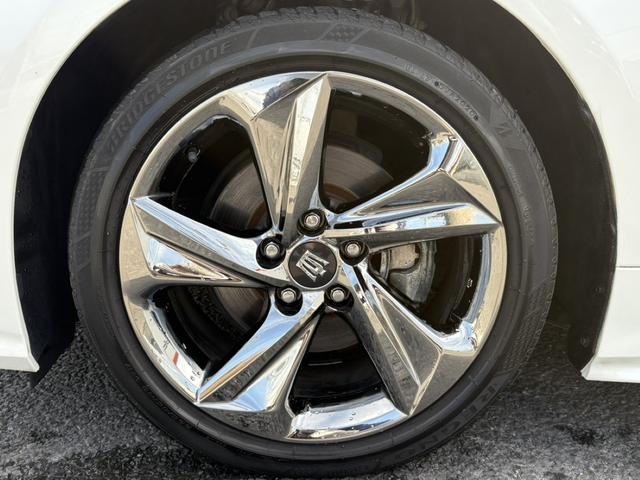 クラウンハイブリッド ＲＳアドバンス　サンルーフ　温冷機能付き黒革シート　禁煙車　デジタルインナーミラー　メーカーナビ　バックカメラ　フルセグＴＶ　レーダークルーズコントロール　ヘッドアップディスプレイ　ステアリングヒーター　ＥＴＣ（19枚目）