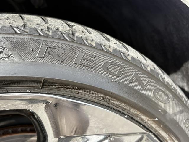 クラウンハイブリッド ＲＳアドバンス　サンルーフ　温冷機能付き黒革シート　禁煙車　デジタルインナーミラー　メーカーナビ　バックカメラ　フルセグＴＶ　レーダークルーズコントロール　ヘッドアップディスプレイ　ステアリングヒーター　ＥＴＣ（20枚目）