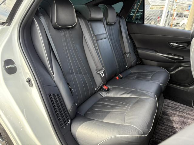 クラウンハイブリッド ＲＳアドバンス　サンルーフ　温冷機能付き黒革シート　禁煙車　デジタルインナーミラー　メーカーナビ　バックカメラ　フルセグＴＶ　レーダークルーズコントロール　ヘッドアップディスプレイ　ステアリングヒーター　ＥＴＣ（38枚目）